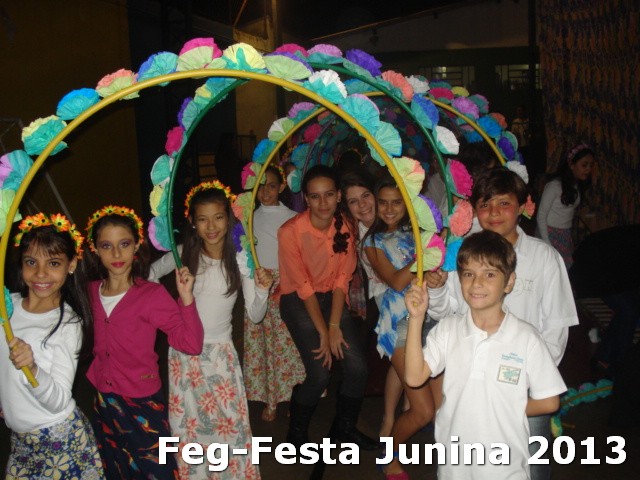 Danças típicas regionais esquentaram a Festa Junina Feg 2013